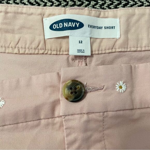 💥BOGO💥 GAP Pink Women's Shorts with White Floral Embroidery - Picture 4 of 11